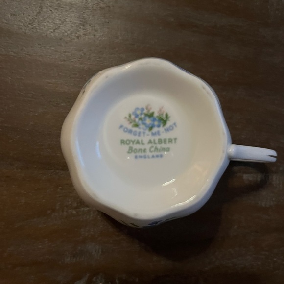Royal Albert Forget Me Not Teacup - Picture 3 of 6